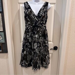 Spiegel Women’s Silk Black Floral V Neck Dress 8